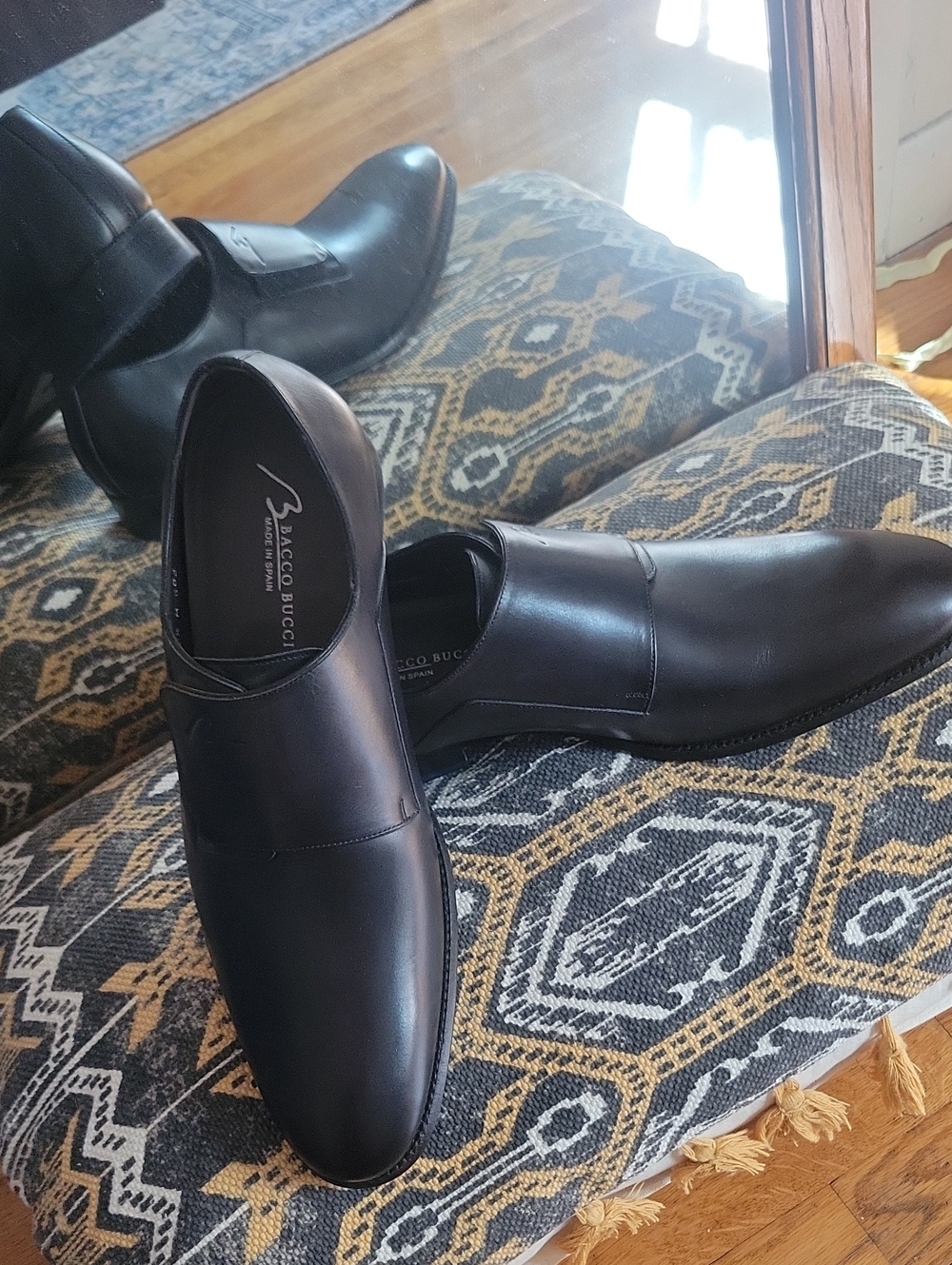 NWOT. Bacco Bucci Men's Black Leather Slip-On Oxfords